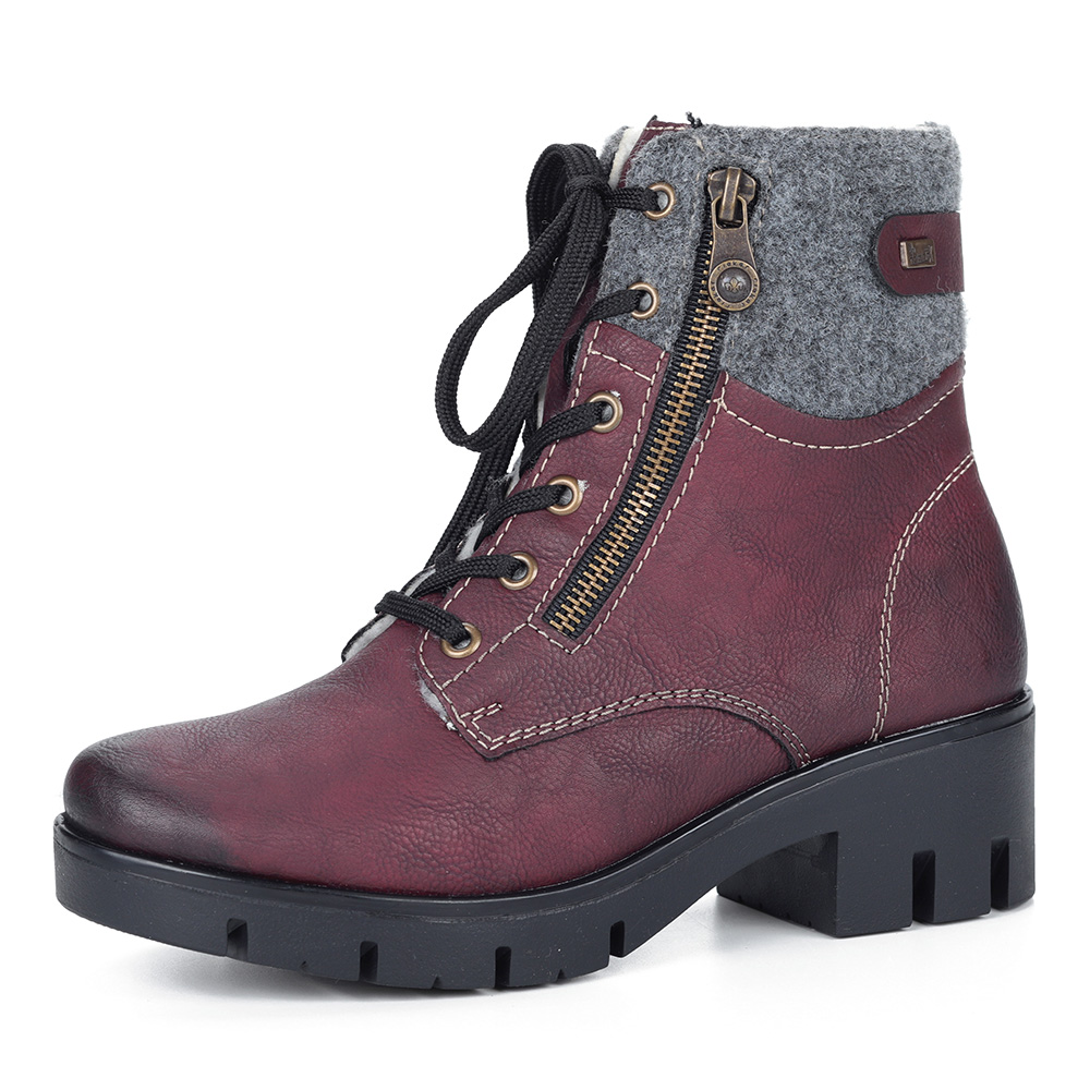 Бордовые ботинки на подошве с протектором Rieker