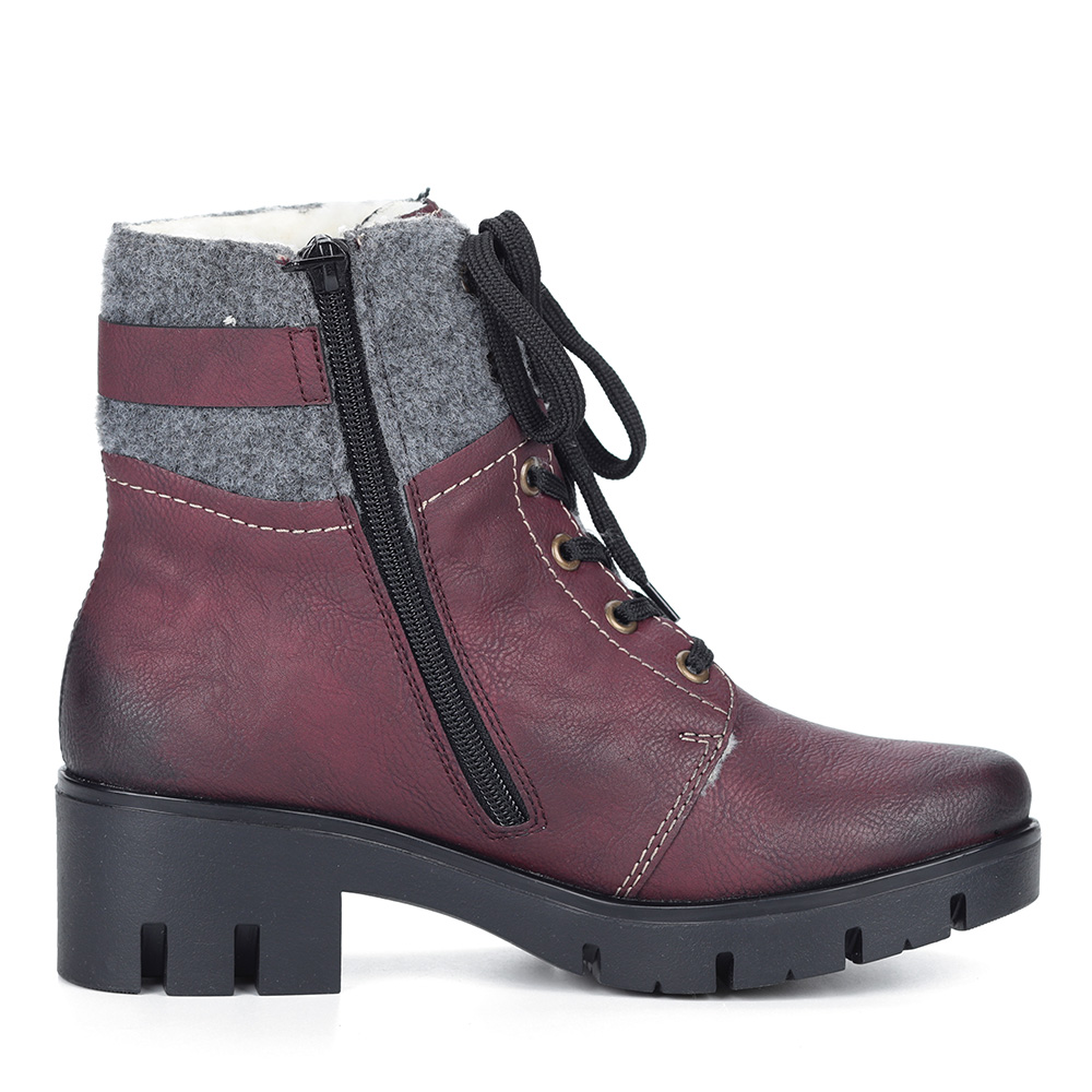 Бордовые ботинки на подошве с протектором Rieker