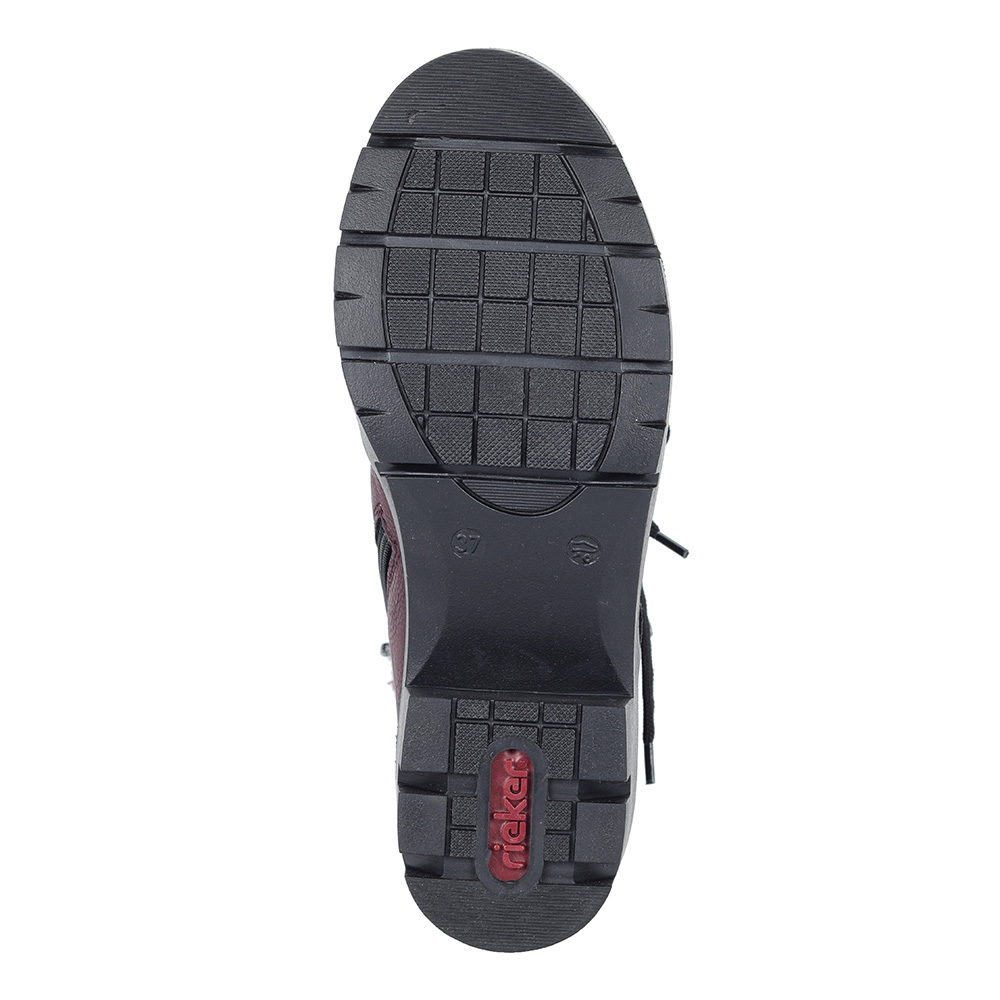 Бордовые ботинки на подошве с протектором Rieker