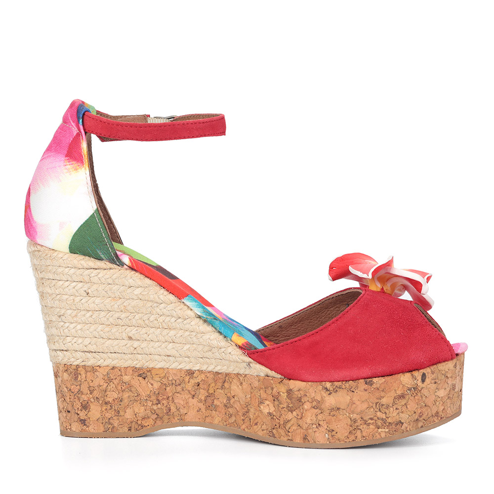 Красные босоножки на высокой танкетке Respect