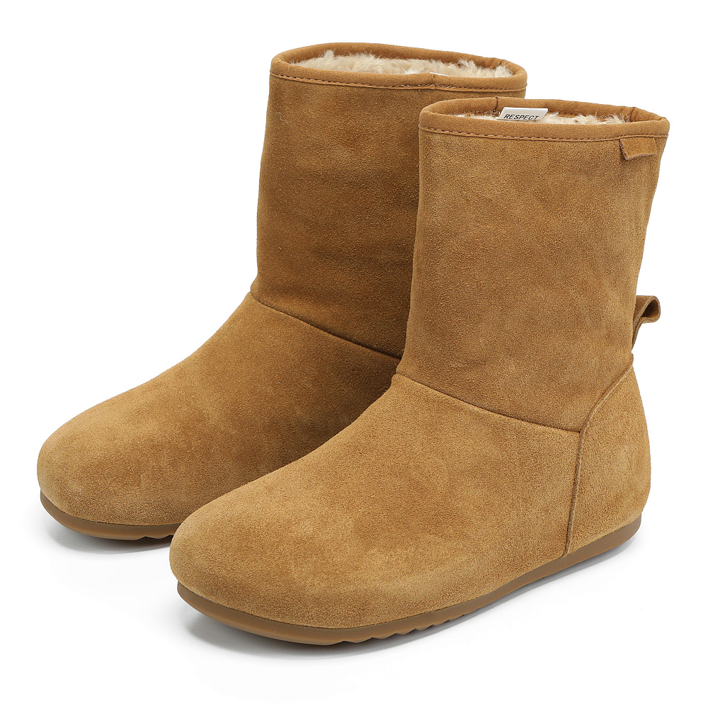 Бежевые зимние полусапоги из бархатистого велюра Respect