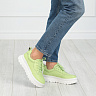 Зеленые кроссовки из кожи без подкладки на утолщенной рифленой подошве