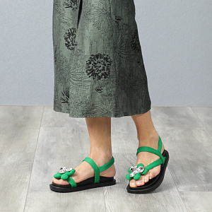 Зеленые сандалии из текстиля