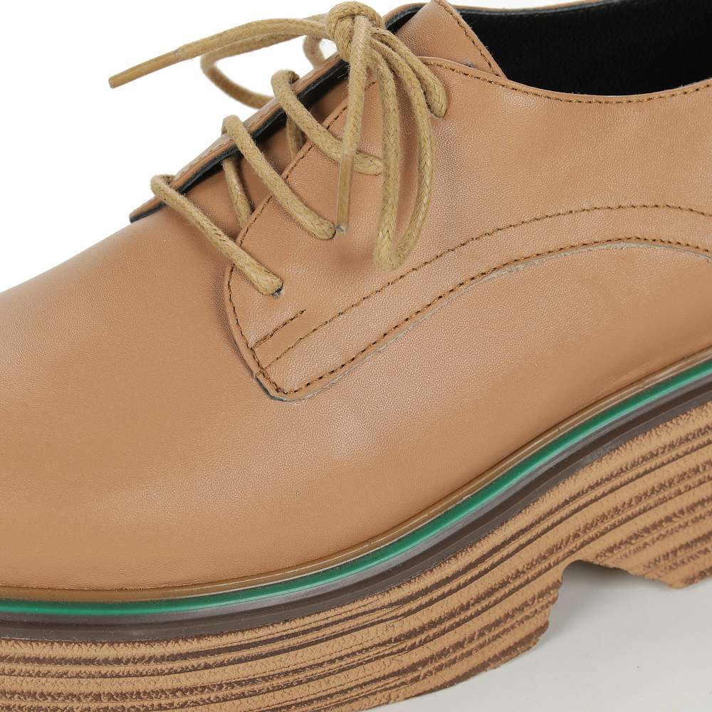 Бежевые закрытые туфли из кожи Respect