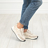 Бежевые кроссовки из комбинированных материалов без подкладки